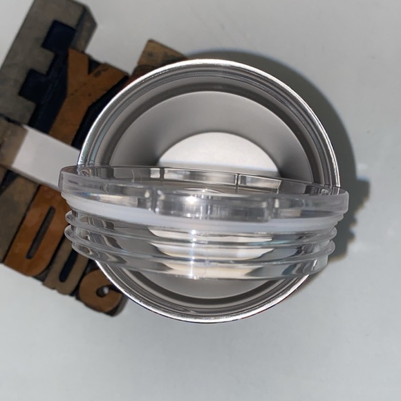 🆕LILLY PULITZER ‘Hide Tide’ Insulated Can Tumbler in Turtle Amazement Print - Picture 6 of 8